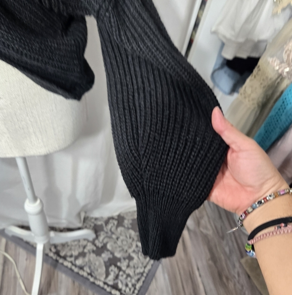 Almost famous Black Front Knot Cold Shoulder Knit sweater Sz Small - Picture 3 of 7